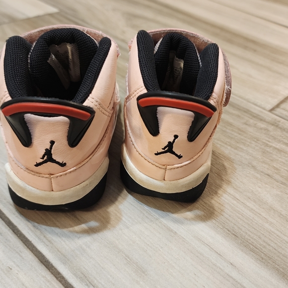 Girls Jordans - Picture 4 of 4